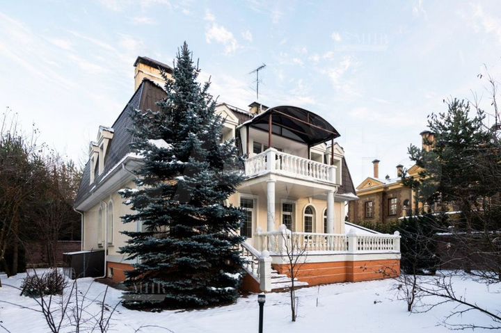 Дом 530 м² на участке 15 сот.