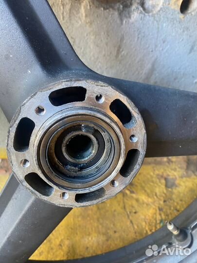 Переднее колесо Honda CB400