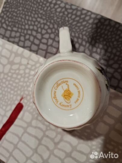 Сервиз - кружка + два блюдца(фарфор)