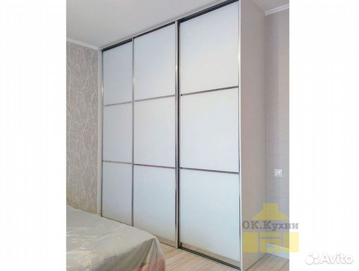 Зеркальный шкаф