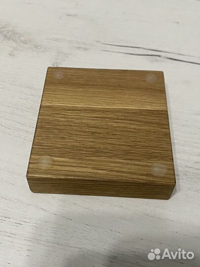 Деревянная подставка для телефона