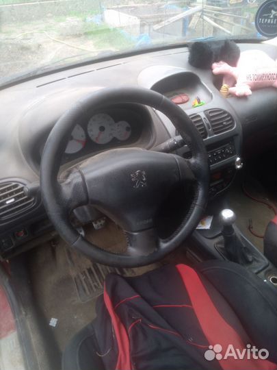Peugeot 206 1.6 МТ, 2005, битый, 278 000 км