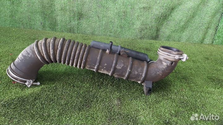 Патрубок воздушного фильтра Toyota Vista Ardeo