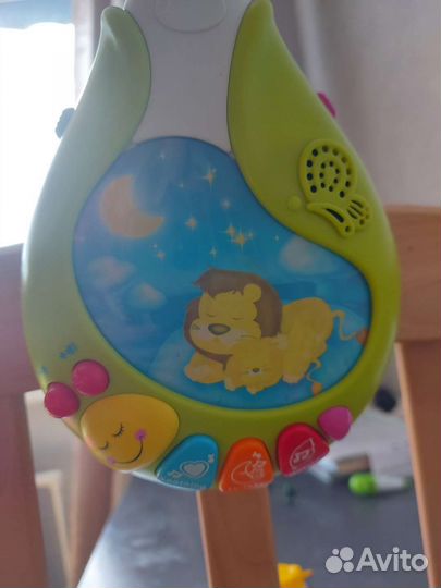 Музыкальный мобиль на кроватку