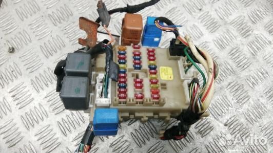 Блок предохранителей nissan primera P12 (AVN14M102