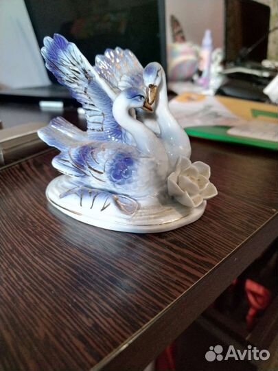 Статуэтка лебедь