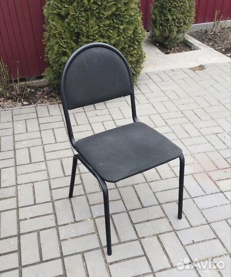 Стул офисный черный