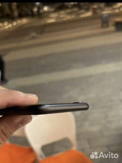 Телефон iPhone 8
