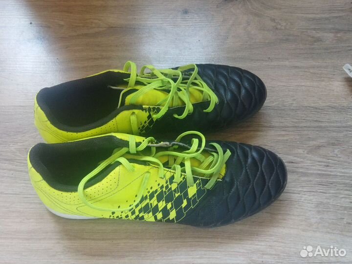 Футзалки сороконожки kipsta футбольные