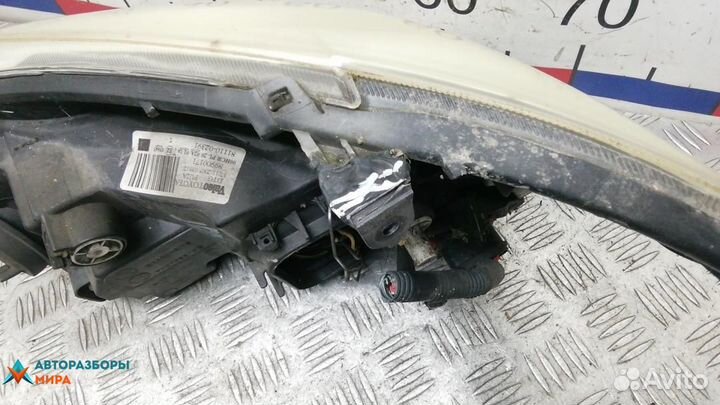 Фара правая Toyota Corolla 9 (E120/E130) рест