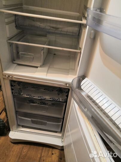 Холодильник Indesit на запчасти