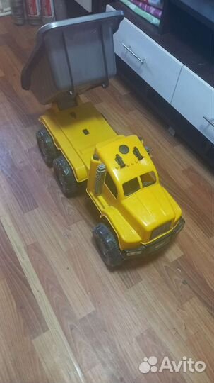 Игрушка грузовик
