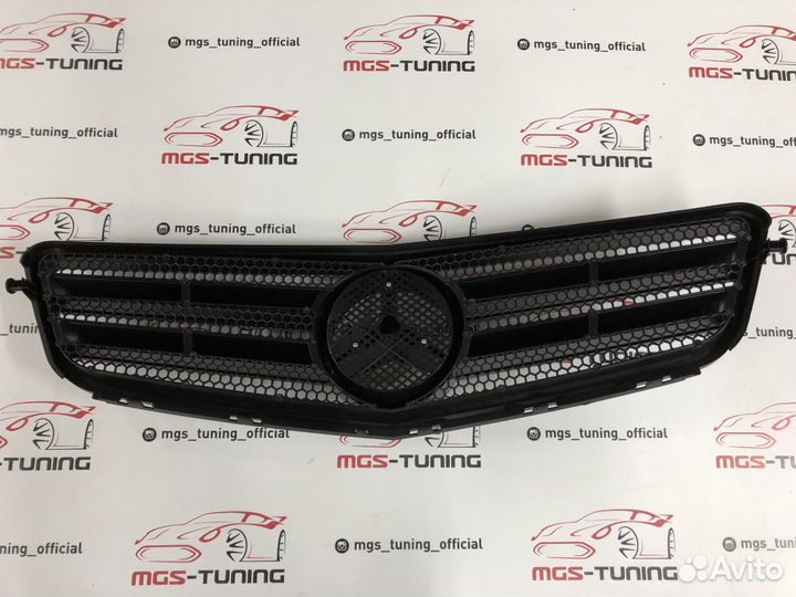 Решетка на Mercedes c-class 2 полосы черный мат