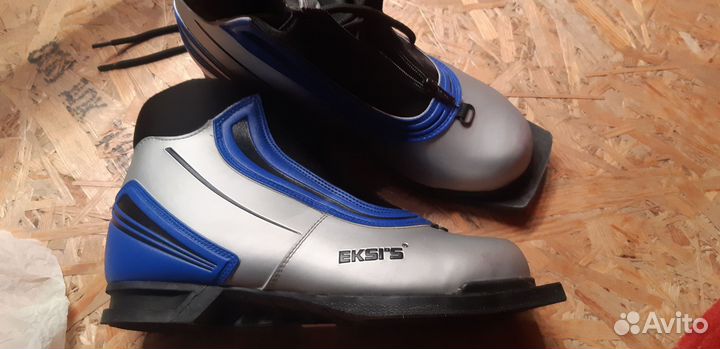 Лыжные ботинки