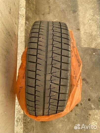 Bridgestone Blizzak Revo GZ 215/55 R17