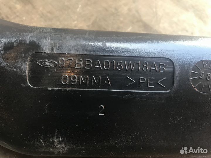 Патрубок воздуховода правый Ford Mondeo 2 Форд