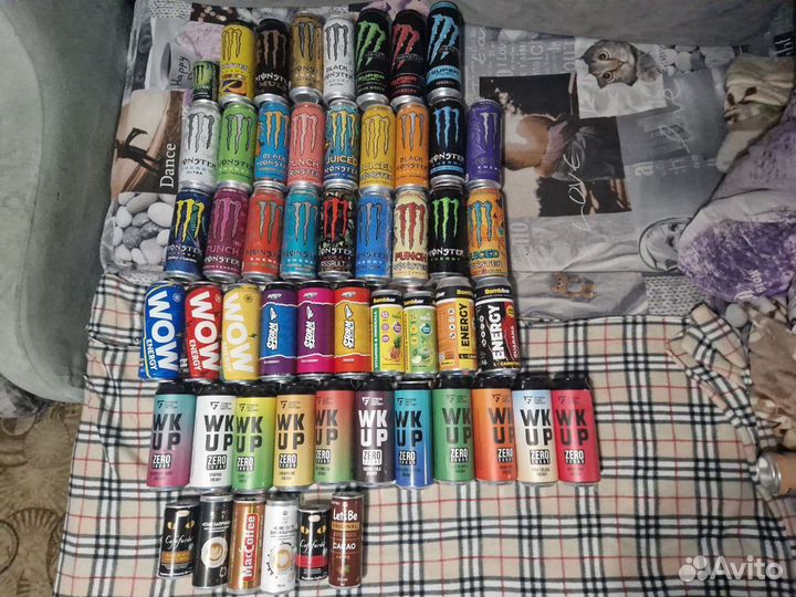 Коллекция банок от энергетиков и других напитков