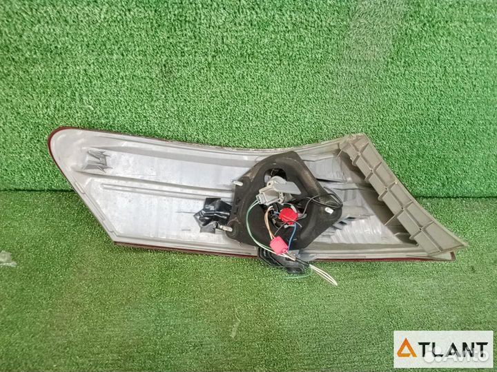 Фонарь задний правый toyota camry