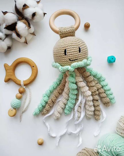 Вязанная погремушка-грызунок