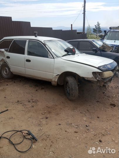 Toyota Corolla 1.5 МТ, 2000, битый, 170 000 км