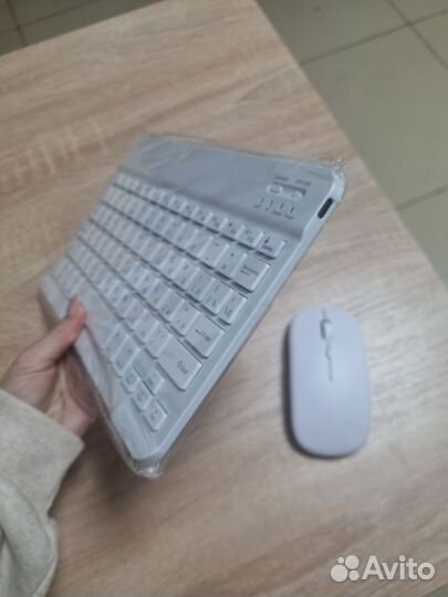 Беспроводная клавиатура и мышь с подсветкой