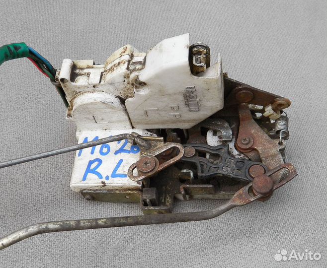 Замок двери задний левый Mazda 626 GE 2.0