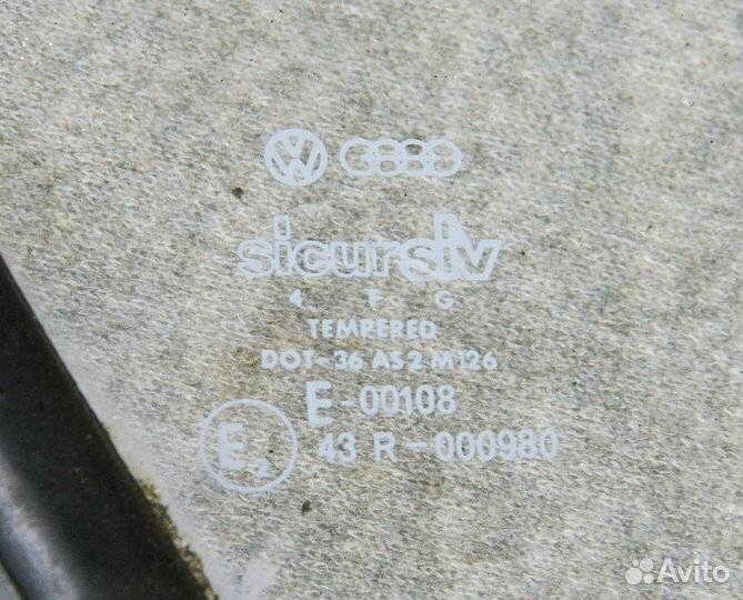 Стекло кузова неподвижное левое Audi 80 B2