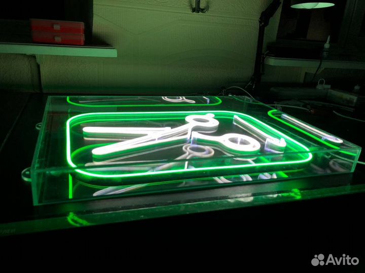 Неоновая вывеска с любой надписью