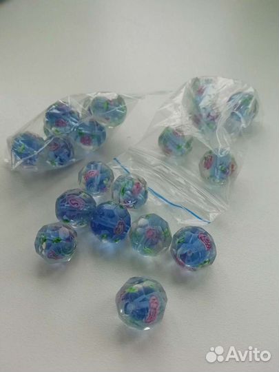 Бусины для рукоделия много