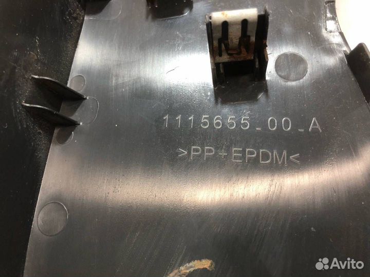 Накладка декоративная сиденья 2-го ряда Tesla