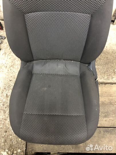 Переднее левое сиденье Volkswagen Polo 6