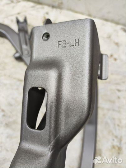 Оригинал Петля крышки багажника прав лев Kia Rio 4