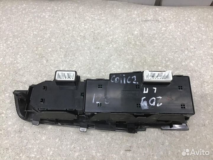 Блок управления стеклоподъемниками Hyundai Solaris