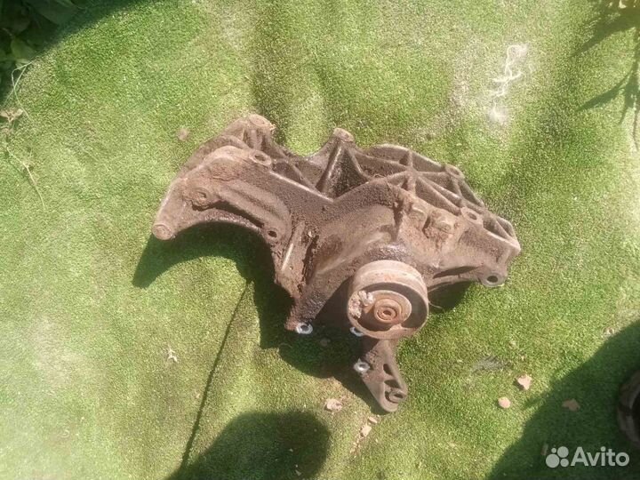 Кронштейн генератора Renault Laguna 1 F3P678