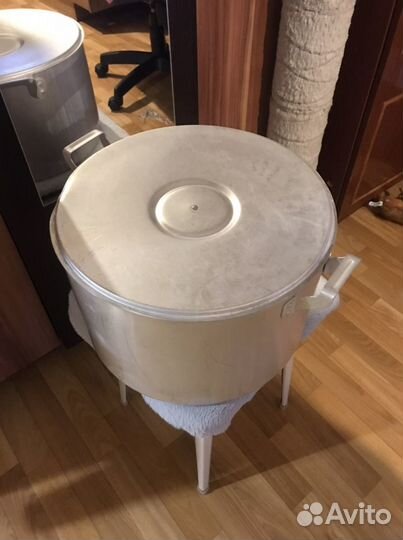 Алюминевая кастрюля с крышкой