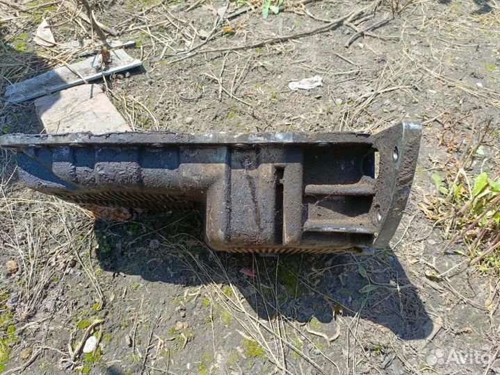 Картер двигателя