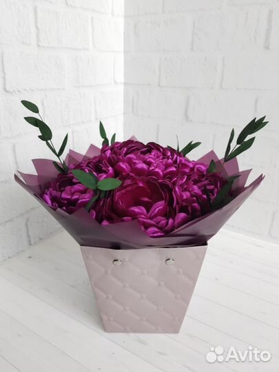 Букет пионов из атласной ленты