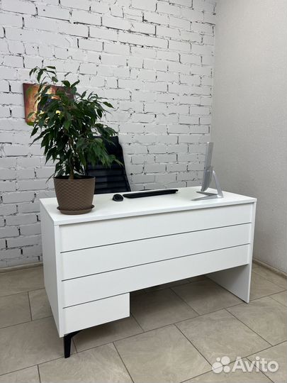 Письменный стол