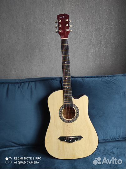 Акустическая гитара
