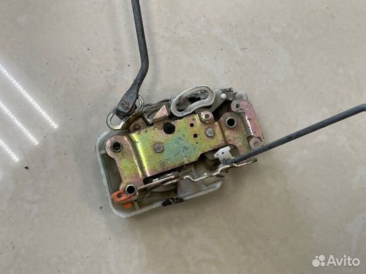 Замок боковой двери передний левый Honda Accord 6