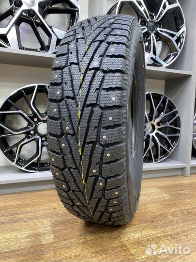 Roadstone Winguard WinSpike SUV 235/70 R16 106T