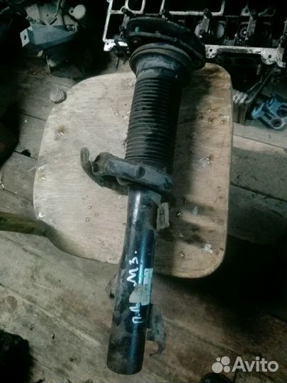 Амортизатор передний Мазда 3 вк