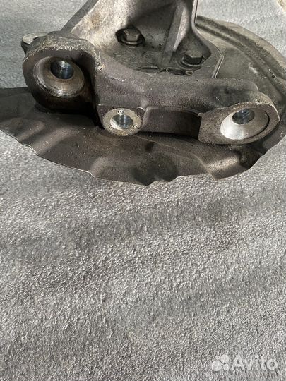 Передний левый кулак BMW 3 e90