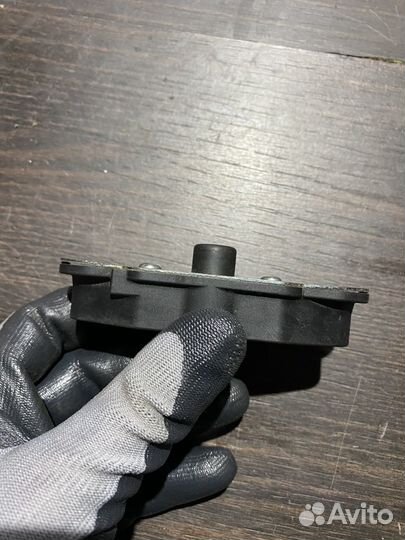 Замок сиденья для Suzuki GSR 750