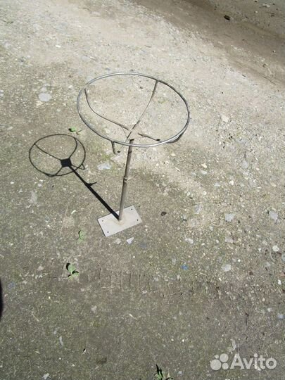 Регулируемая подставка для кормления собак