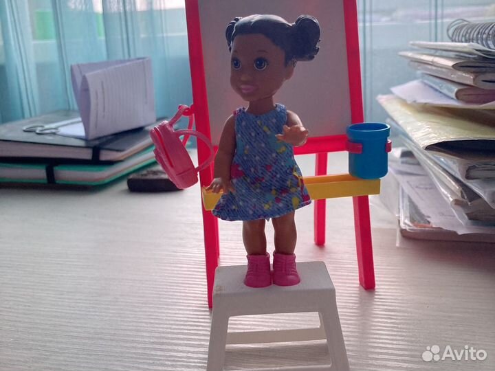 Кукла барби учитель рисования