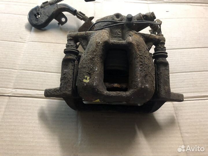 Суппорт передний левый Peugeot 407