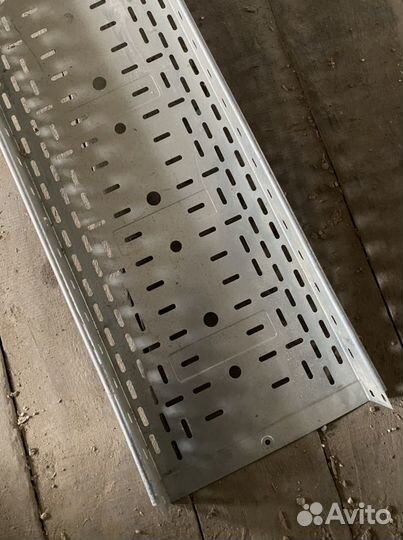 Лотки кабельные,перфорированные с крышкой