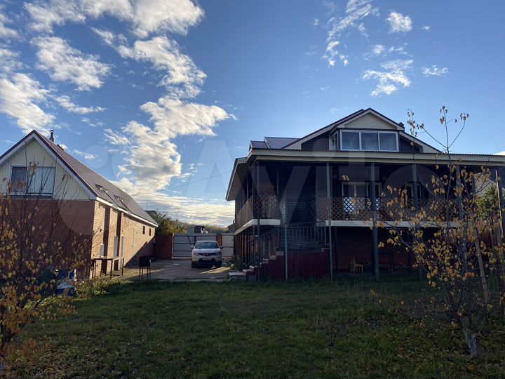 Коттедж 228,8 м² на участке 10 сот.