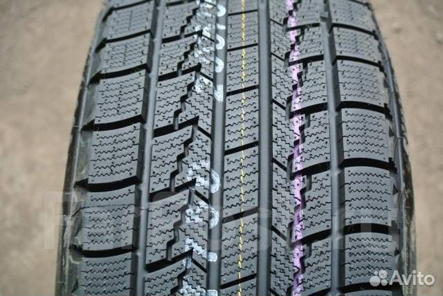 Roadstone Winguard Ice 215/55 R17 99T